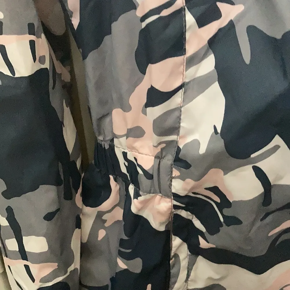 FINAL MARKDOWN Ladies new balance windbreaker medium - Image 6