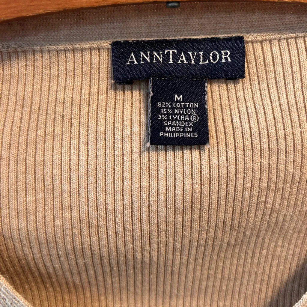 EUC Ann Taylor Womens Cotton Blend Tan Pullover Sweater V Neck M - Image 2