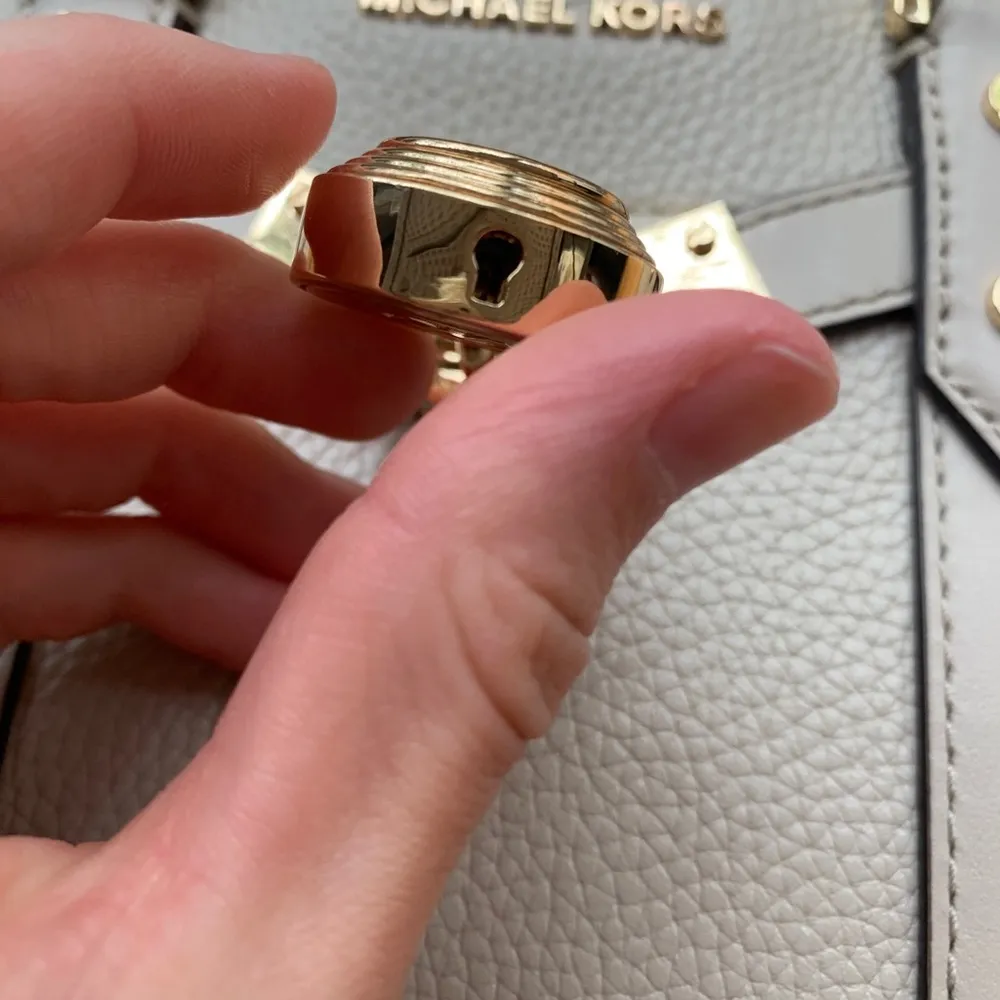 Micheal kors purse - Image 3