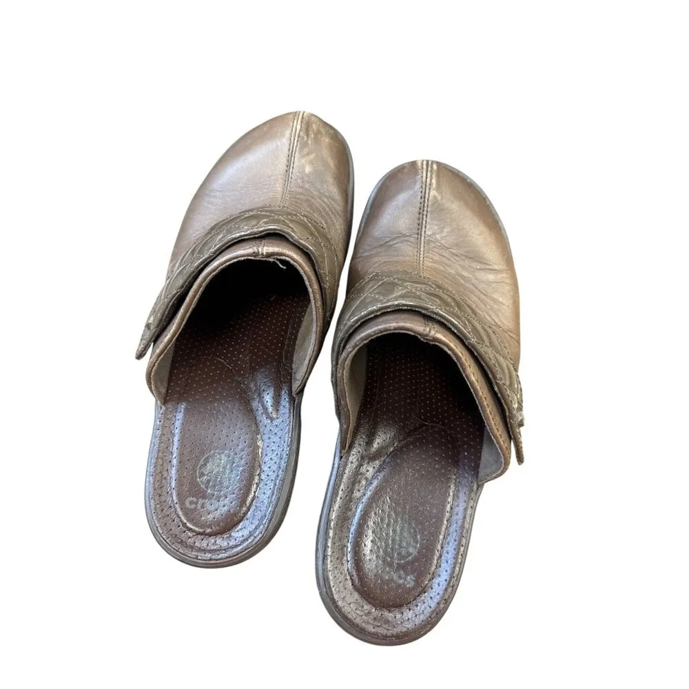 Crocs womens Brown Leather Cobbler Quilted Mules  Size 7 SKU 6854 - Image 8