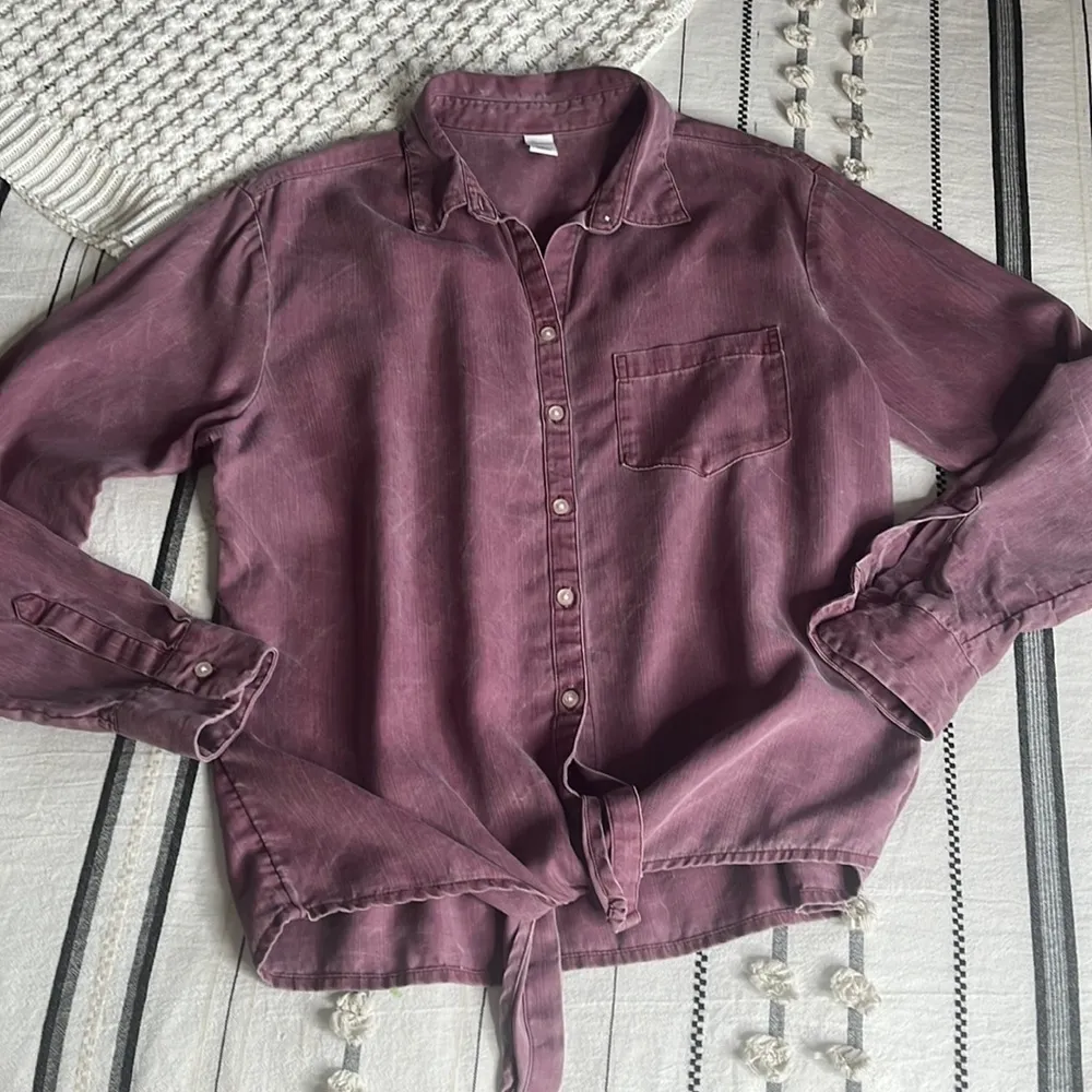 Old navy • mineral wash long sleeve button down tie front shirt - Image 6