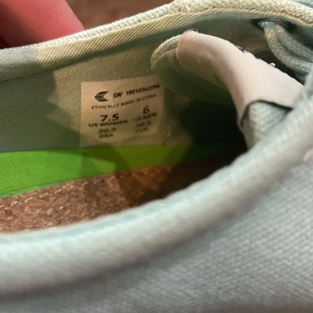 Cariuma OCA Low Eggshell Blue Pantone Sneaker Size 7.5 - Image 4