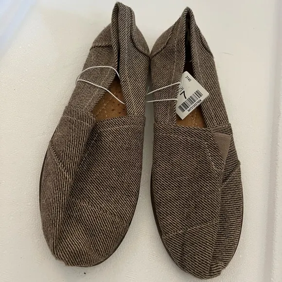 NWT: Brown Casual Slip - Image 2