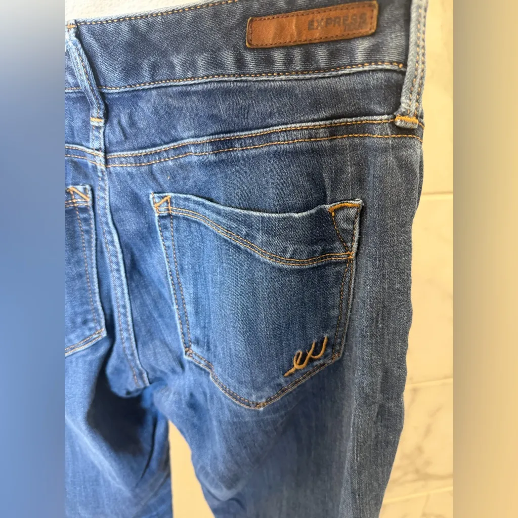 Express Jeans Barely Boot Low Rise – Size 6R – Dark Wash Denim - Image 4