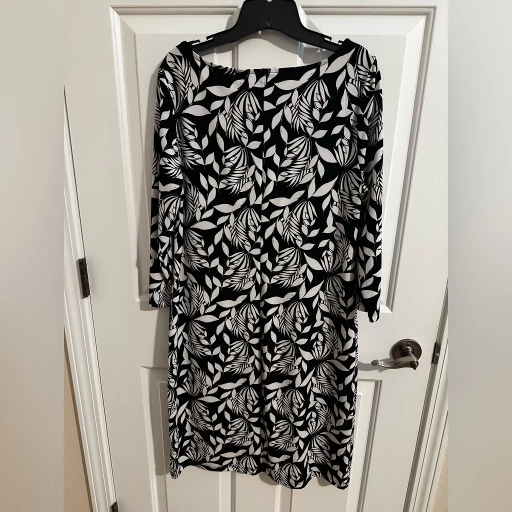 Chico's Easywear Black White Leaf Print Dress 3/4 Sleeves Size 1, M 8 - Image 4