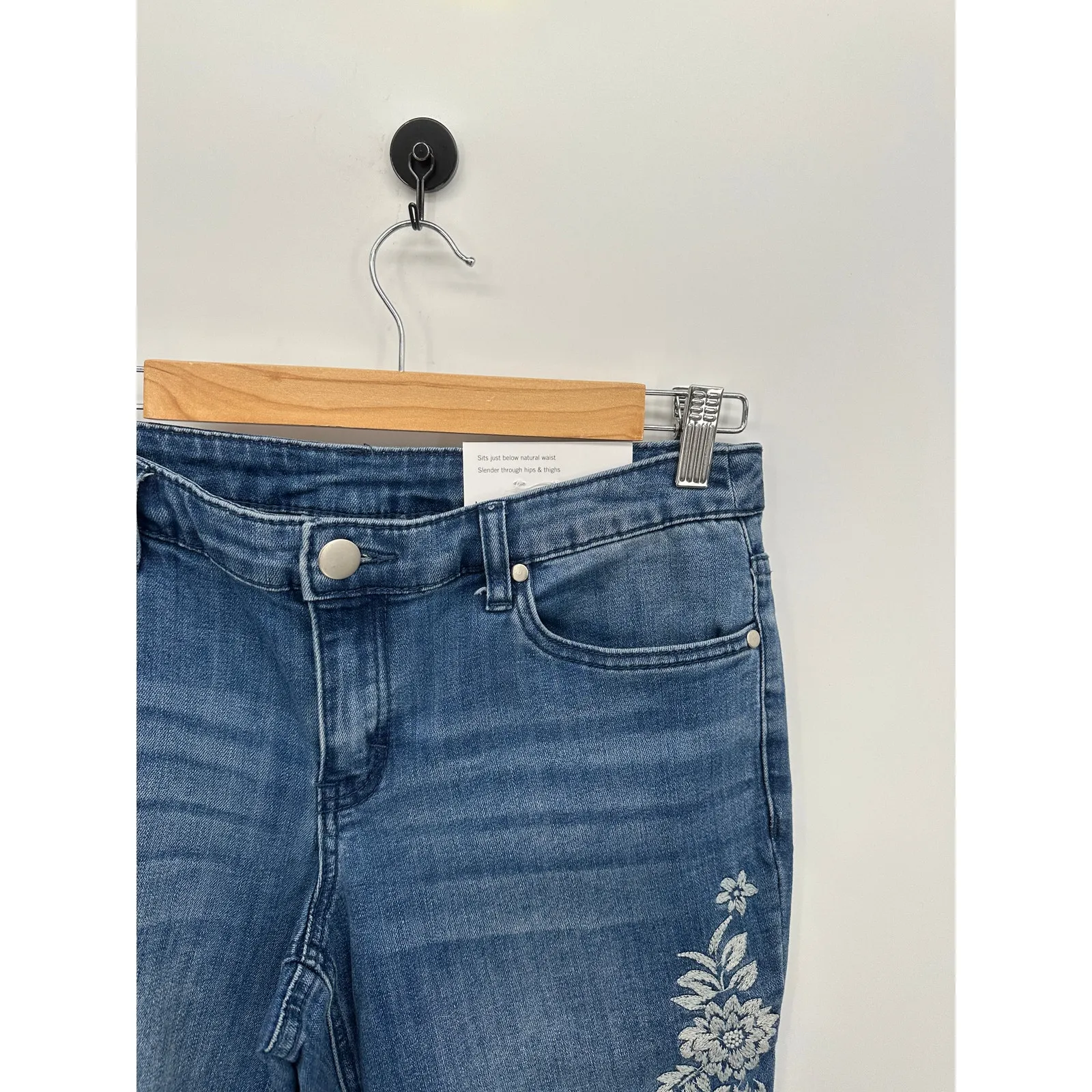 Christopher & Banks Floral Embroidered Capri Denim Jeans Womens Sz 8P NWT Modern - Image 5