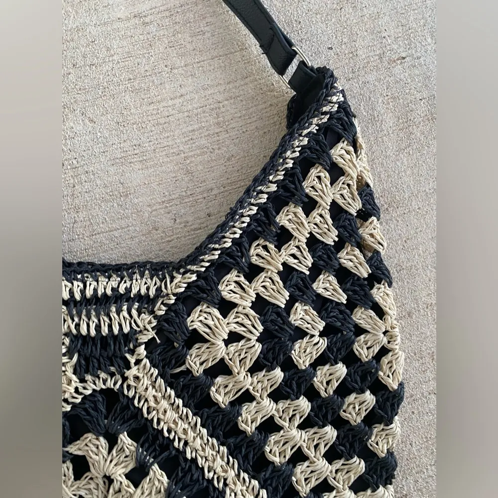 Black & Cream Straw Handbag - Image 2