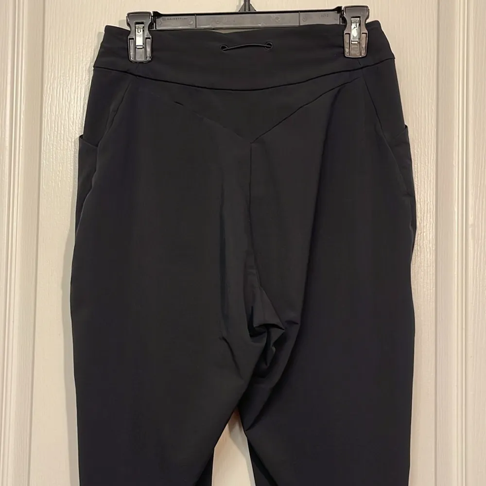 Athleisure Gymshark Hiking Cargo Black Venture Jogger Pants Size Small EUC #1072 - Image 14