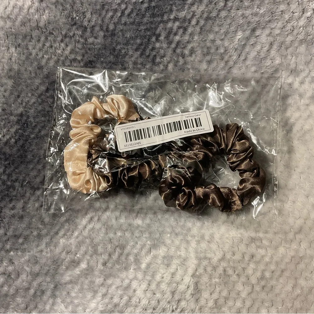 Set of 3 Satin Scrunchies - Image 4