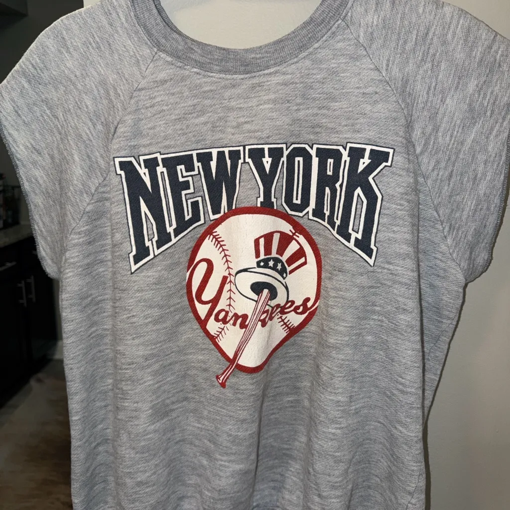 VINTAGE New York Yankees short sleeve sweatshirt L RARE Gray Size L - Image 3