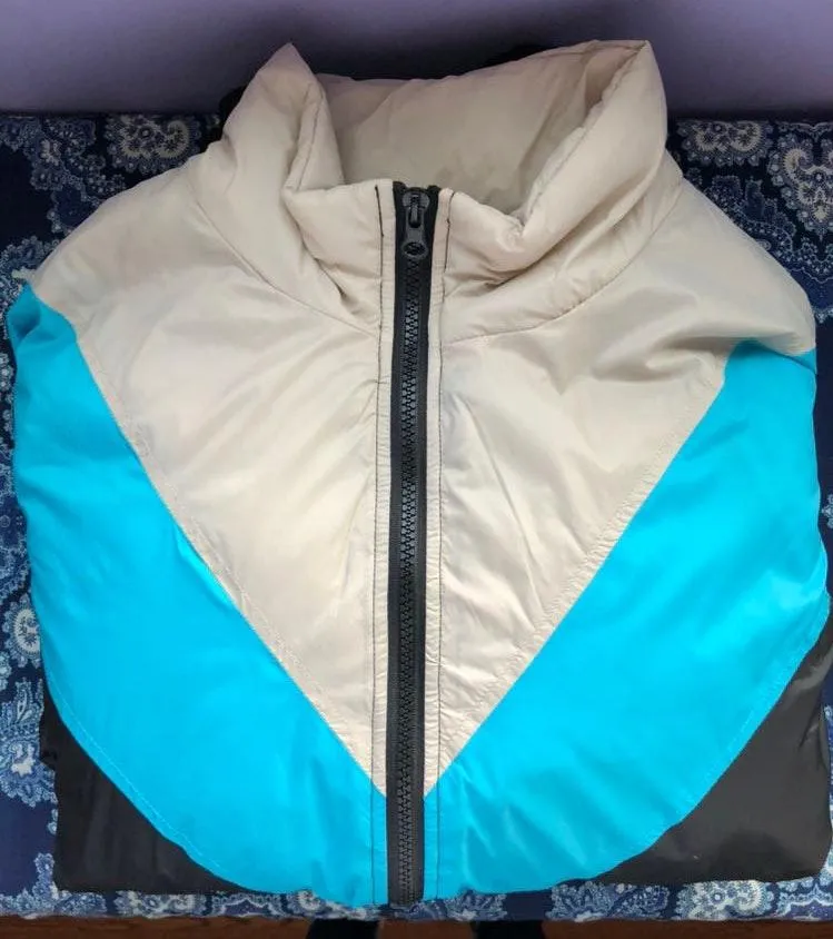 Forever 21 beige, blue, and black puffer jacket - Image 3
