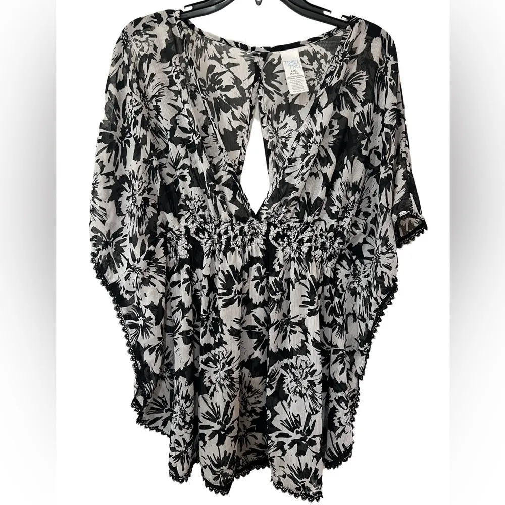 NWOT, Black & White Floral Beach Coverup Size L - Image 2