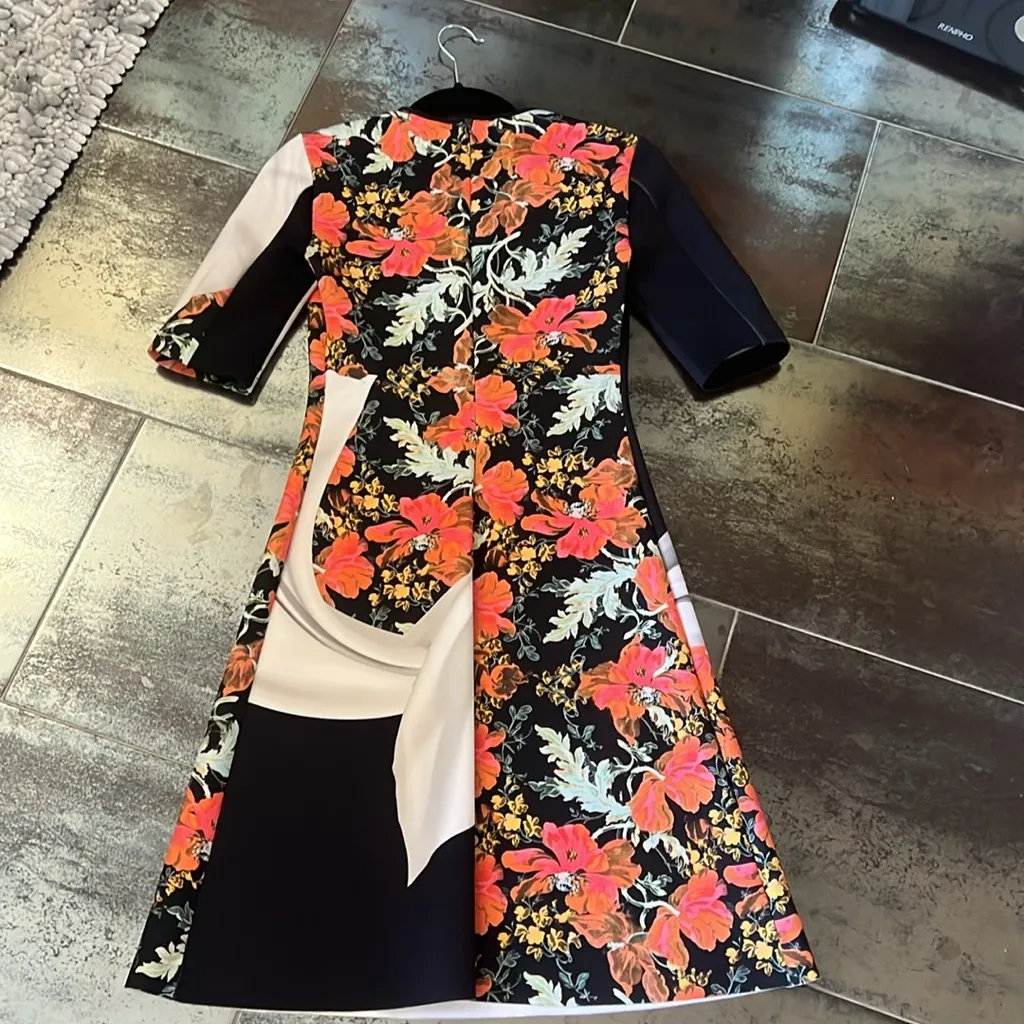 Clover Canyon Black and Orange floral scuba short sleeve dress XS - Image 3