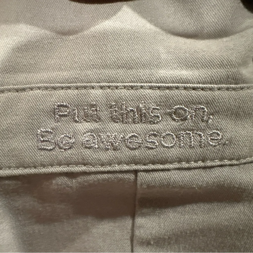 FIGS TECHNICAL COLLECTION SCRUB SHIRT WOMENS MEDIUM GRAY 2 POCKETS - Image 10