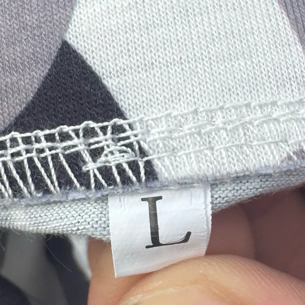 Grey patterned zip - Image 10