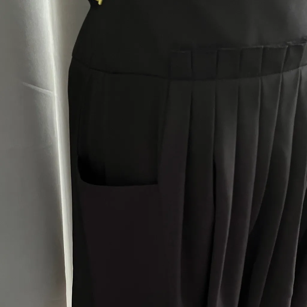 Vera Wang Elegant Black Pleated Skirt Size 4 - Image 4