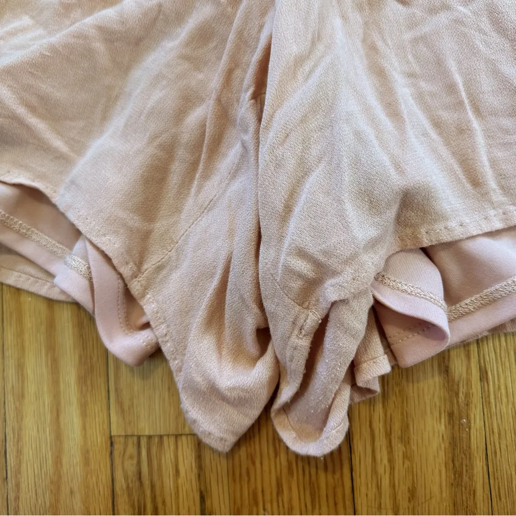 Torrid  Peach Lace Up Crepe Shorts Sz 1/1X - Image 4