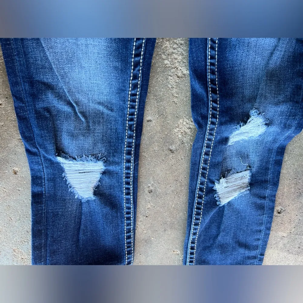 Daytrip from Buckle Mid Rise Universal Fit Virgo Ankle Skinny - Image 2