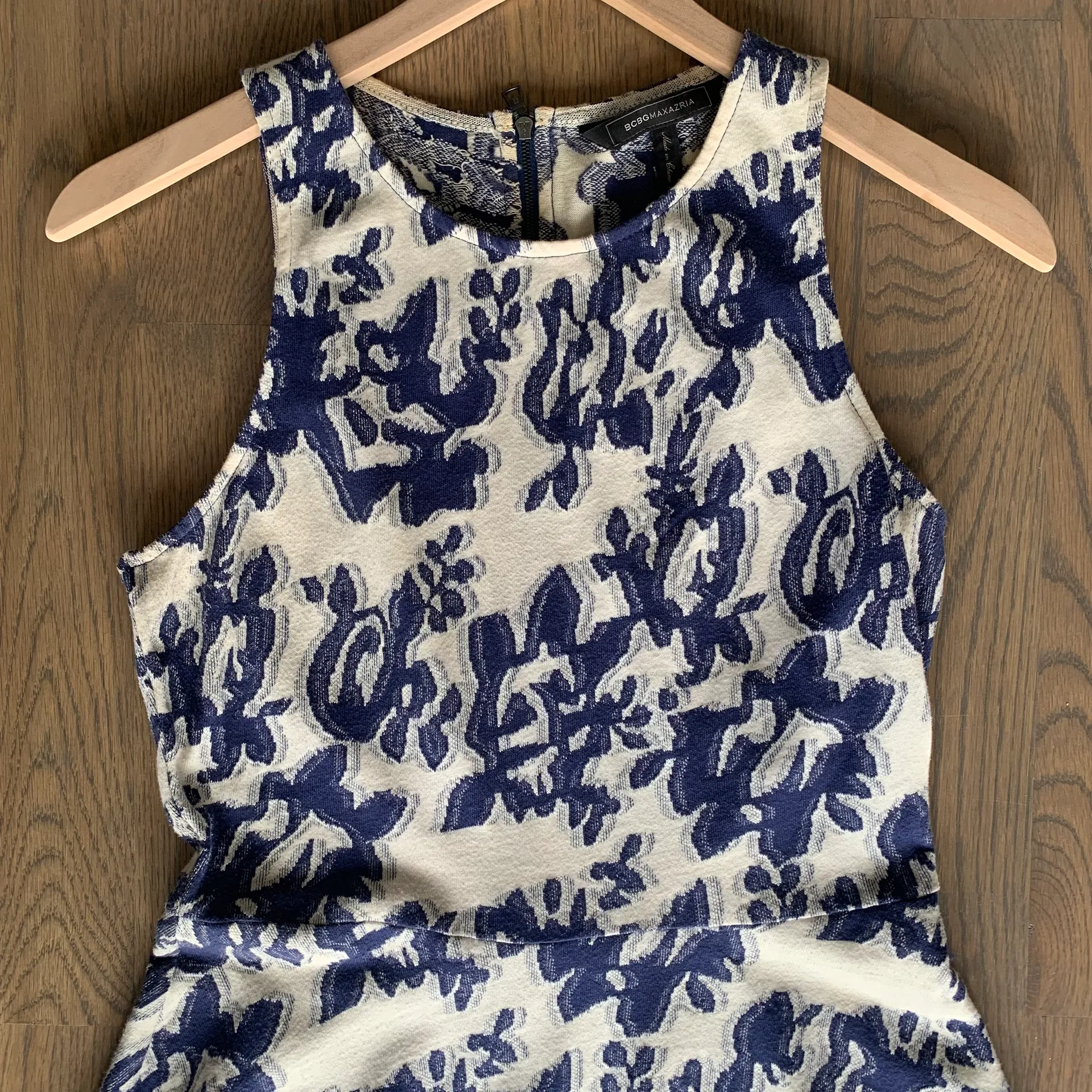 BCBGMAXAZRIA Cassandra Embroidered Knit Sleeveless A-line Dress Cobalt Size XS - Image 5