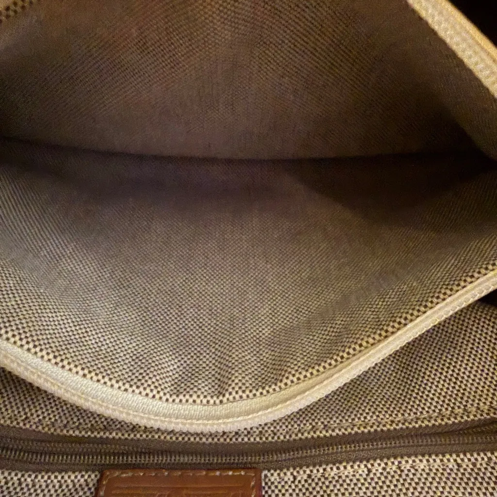 Dooney and Bourke monogram can is trimmed in leather bag - Image 13