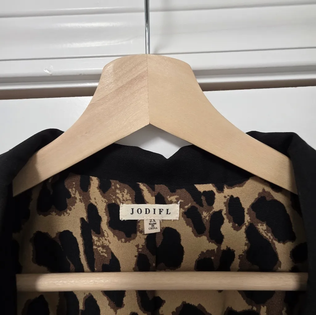 Jodifl Plus Black Blazer Leopard Print Lining Size 2x Roll Sleeve Lepoard Cuff - Image 4