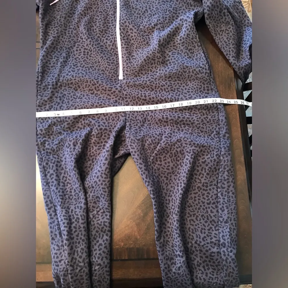NWT! Fabletics Forever Fleece Hooded Onesie Pewter Two Tone Leopard/Orchid Sz XL - Image 11