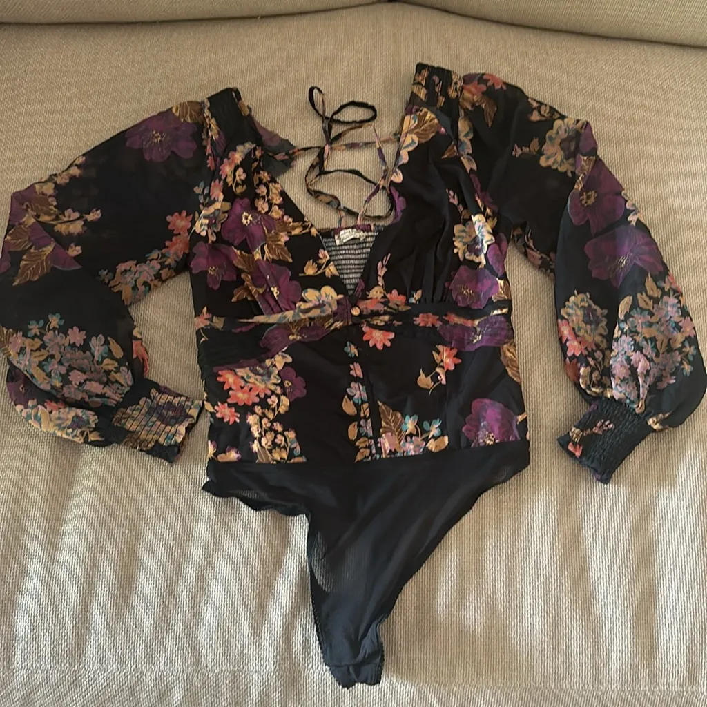 NWOT Wanderlust Floral Print Bodysuit - Image 5