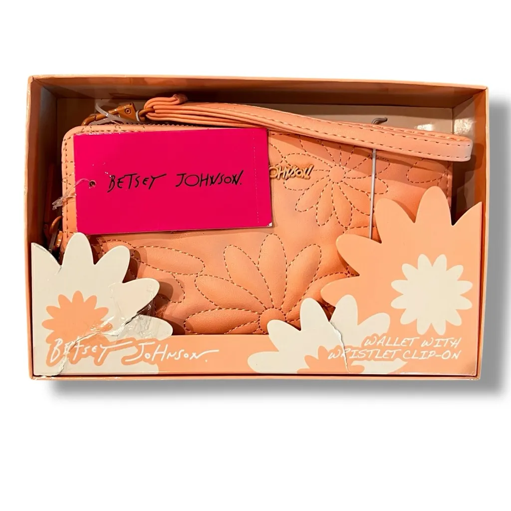 New! Betsy Johnson Wallet Wristlet Z/A Quilted Pink Floral Boxed NWT - Image 5