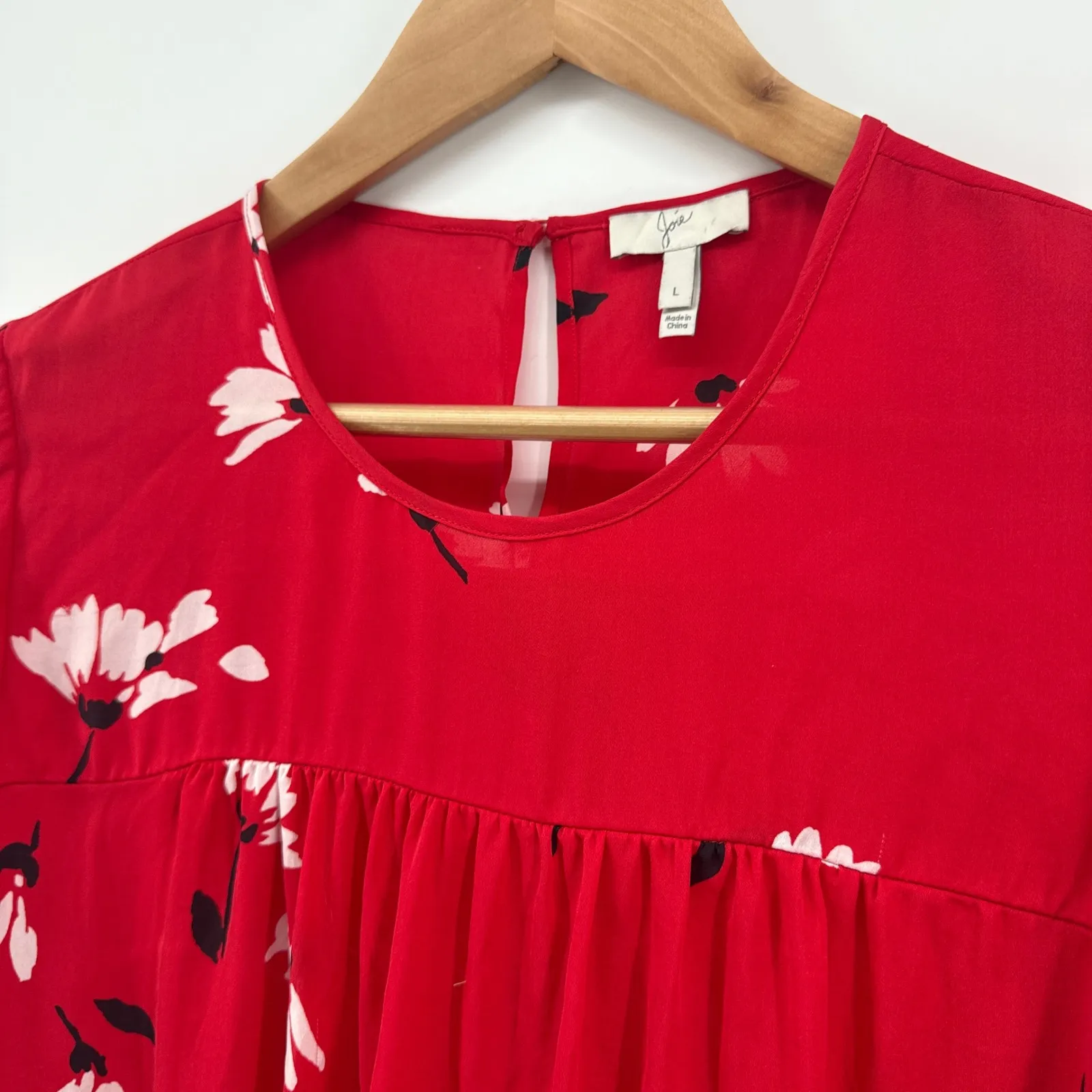 Joie Red Floral Bell Sleeve 100% Silk Blouse Top Size Large Long Sleeve Flowy - Image 3