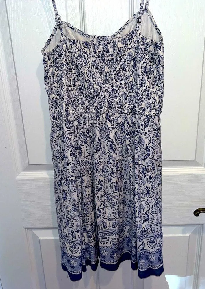 Blue and white dress - Image 3