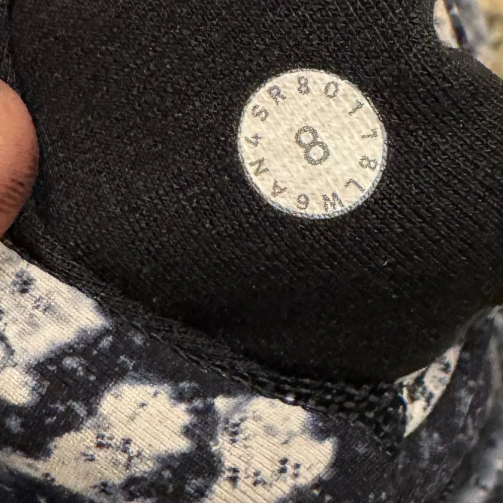 Lululemon Wunder Under Crop (Hi-Rise) 21"
Spring Bloom Floral Leggings size 8 - Image 5