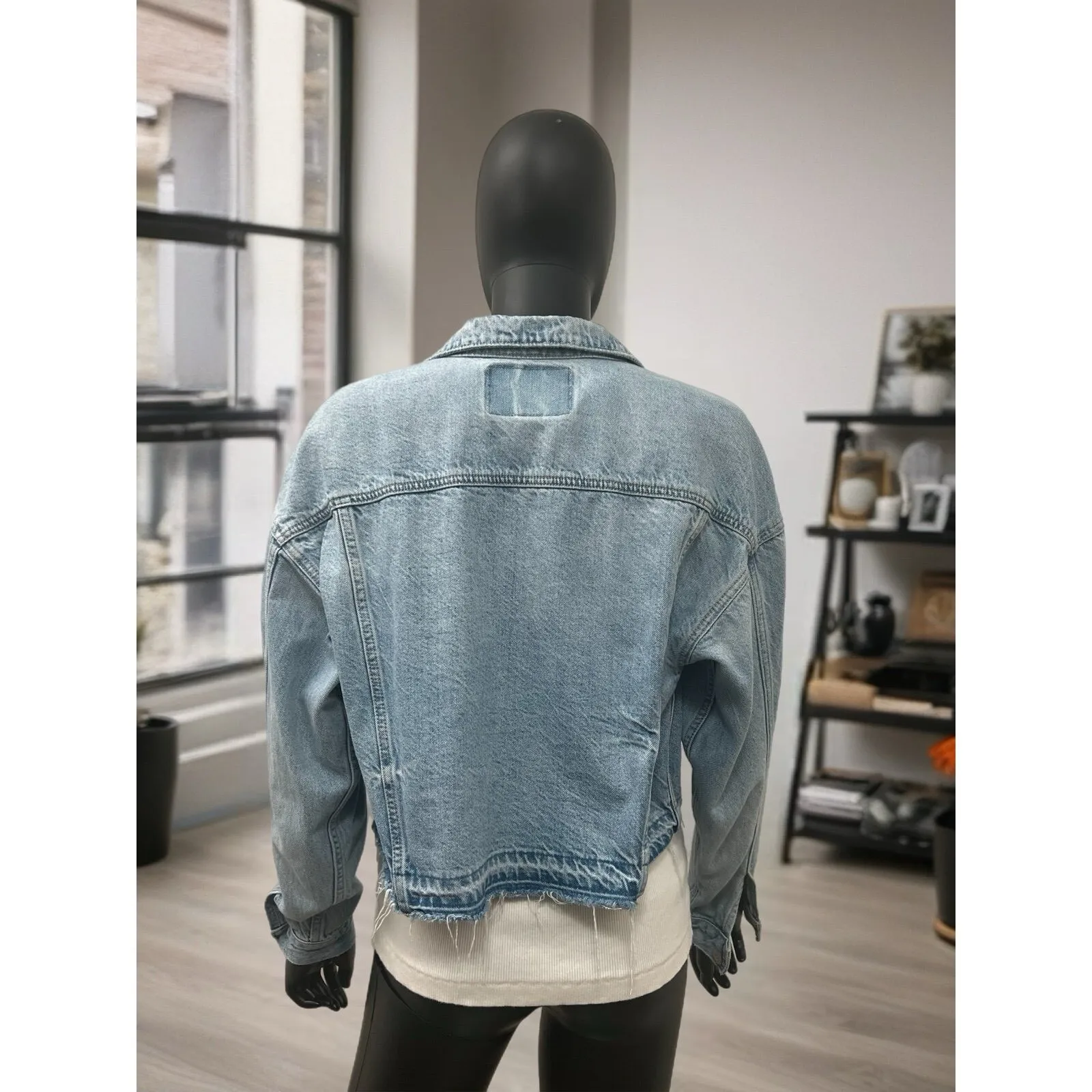 American Eagle Cropped Jean Jacket‎ Sz XS100% cotton Blue - Image 3