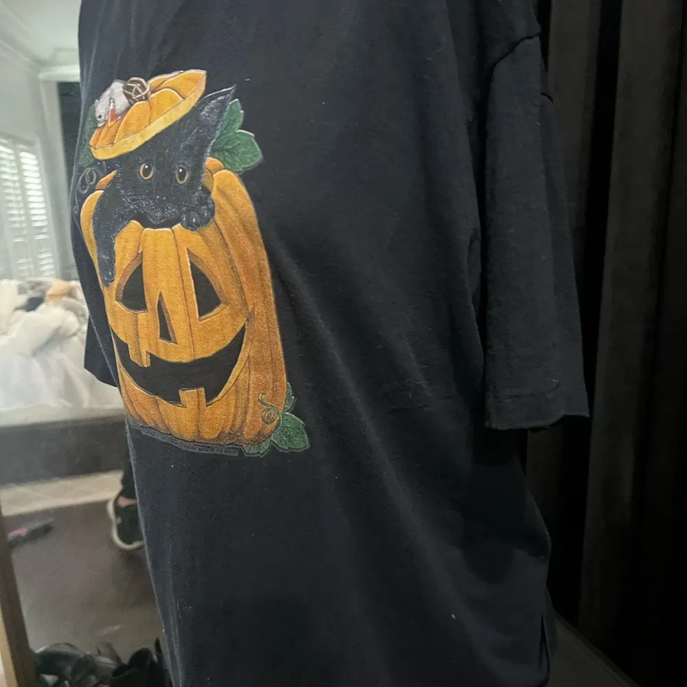 Vintage Halloween Black Cat Pumpkin Graphic Tee shirt Sofee - Image 2