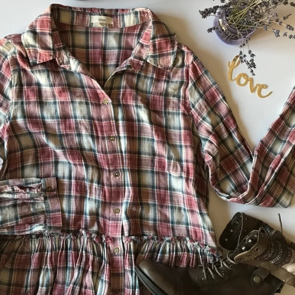 Easel Flowy Plaid Peplum Button Up Top Size Small - Image 8