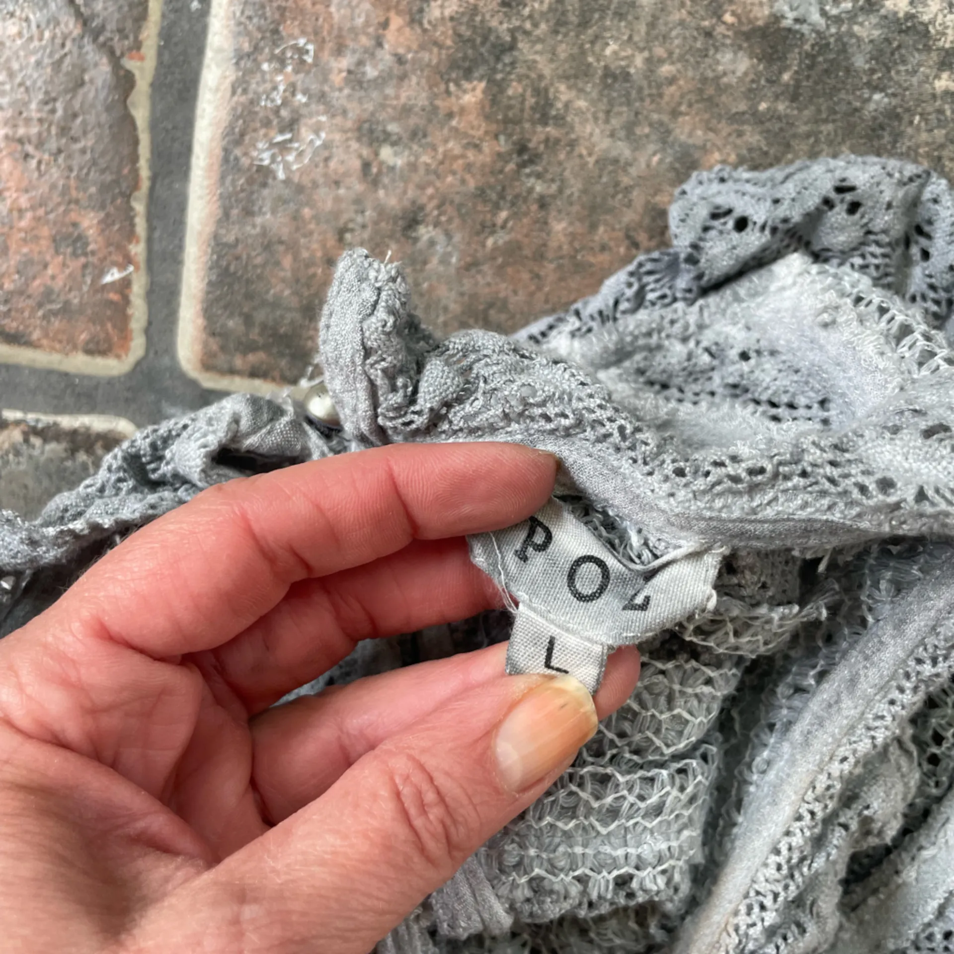 POL Top Tunic Bohemian Lace High Neck Sleeveless Pearl Button Up Back Light Gray - Image 6