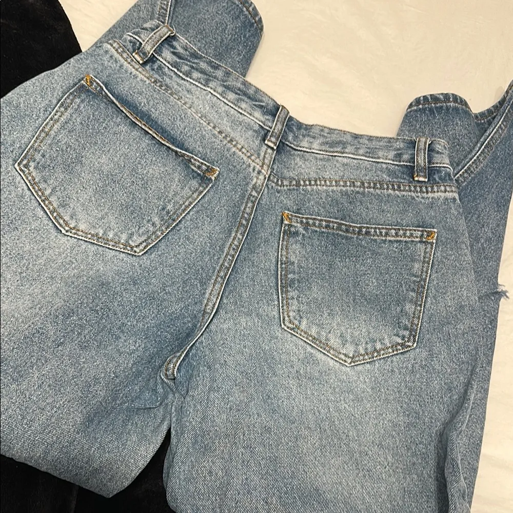 Stylish Light Blue Distressed Jeans - Image 5