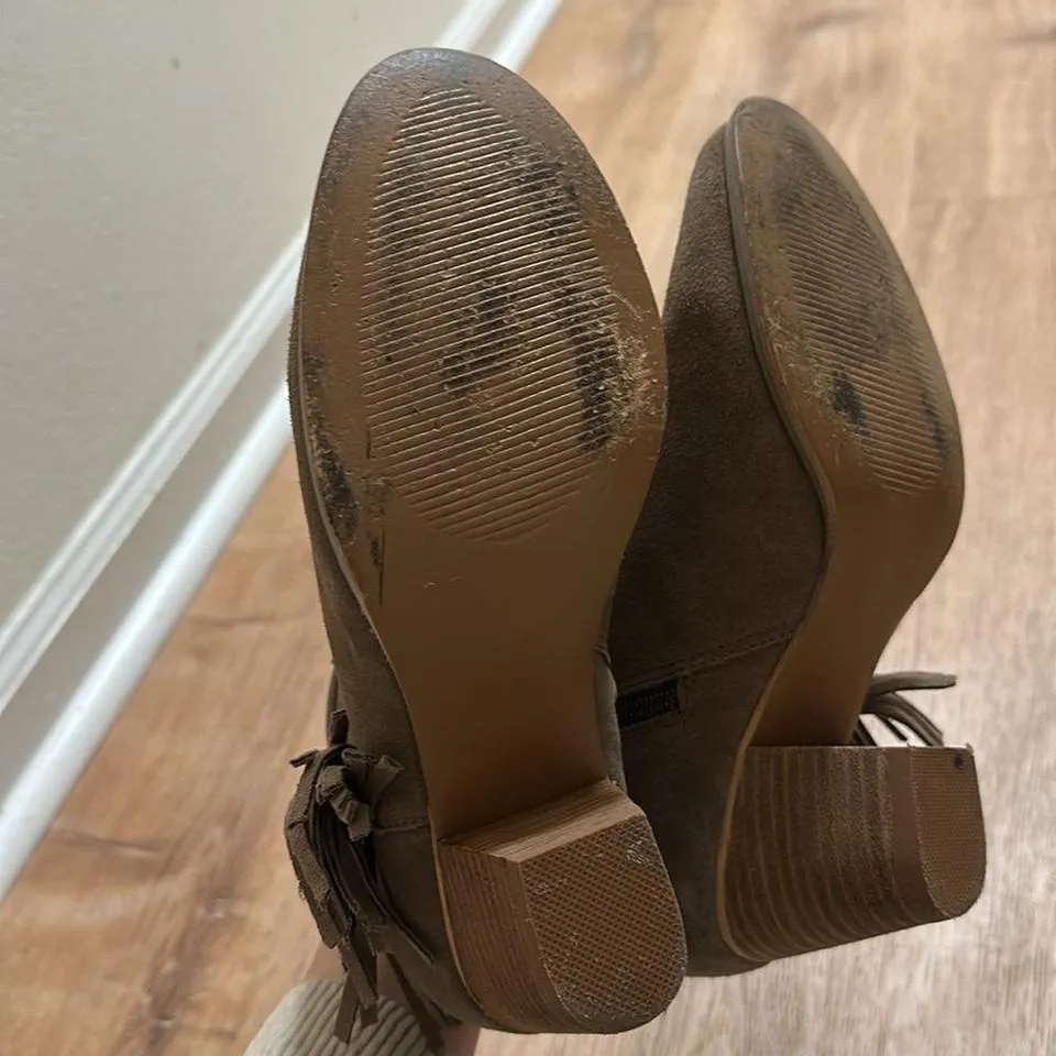 SIMPLY EMMA | Women's Taryn Tan Suede Fringe Ankle Bootie Size 7 - Image 4