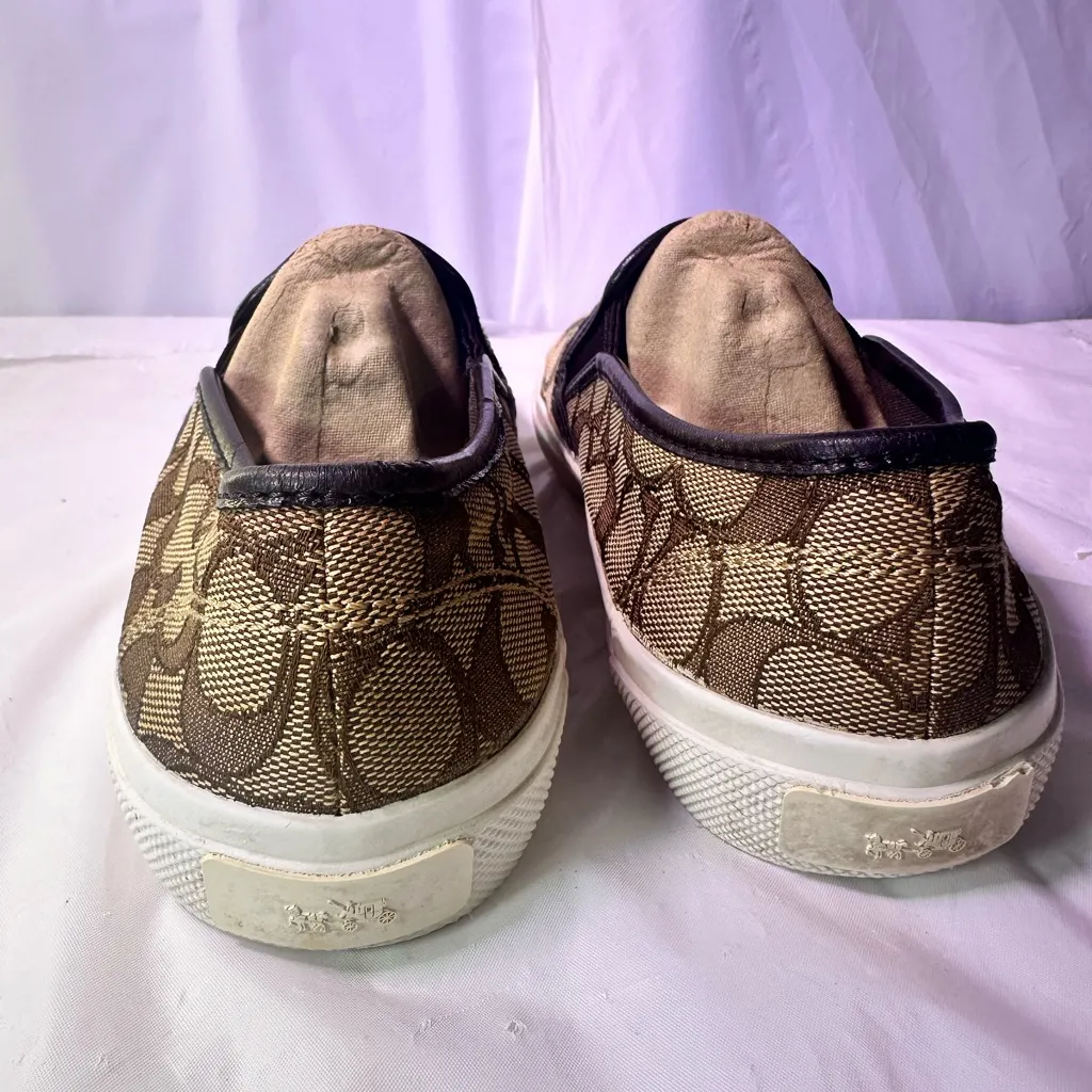 Coach Red and Black Fabric Detail - Image 6