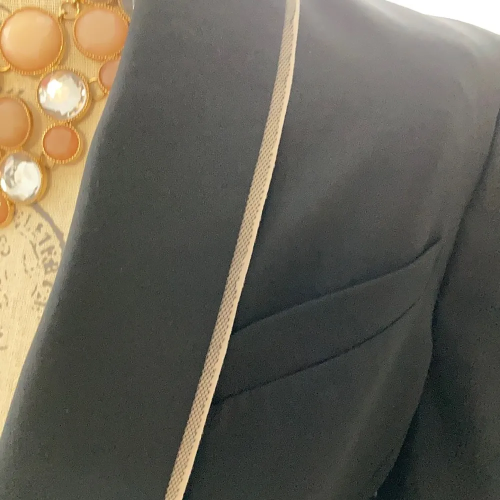 BCBG Maxazria black one button suit blazer jacket - Image 5