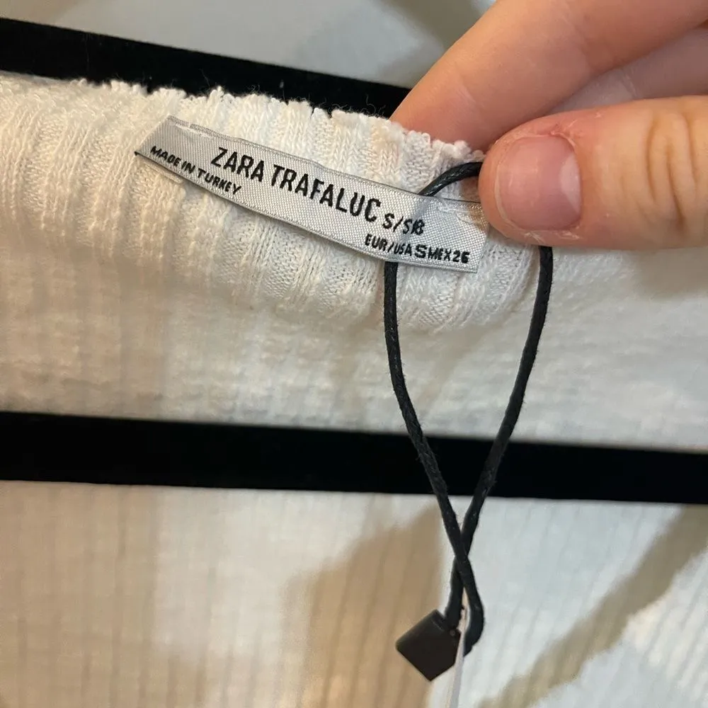 NWT Zara White V Neck Top! Super cute & flattering! - Image 3