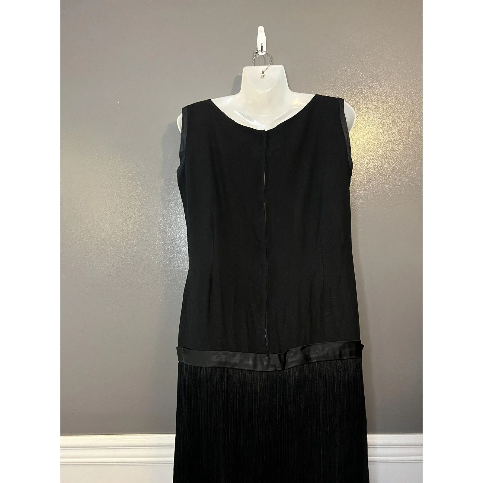 Vintage Flapper Dress Womens Large 20s Gatsby Sleeveless Fringe Beaded Accent Black - Image 9