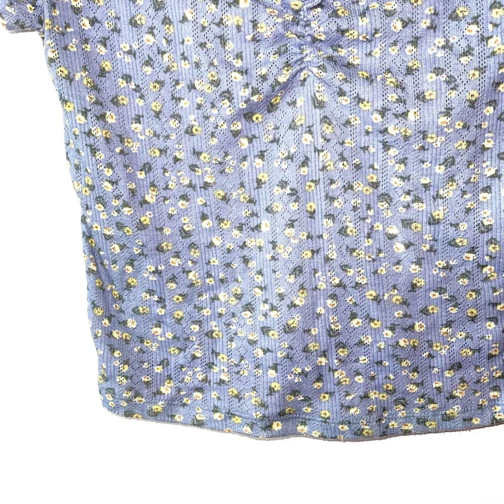 Baby Blue Ditsy Floral Print Ruched Front Cropped Top - Image 7