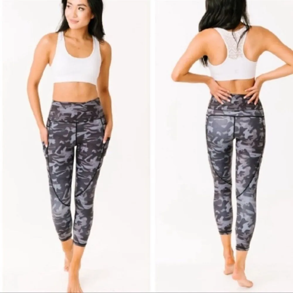 Zyia Black Camo Pocket Light n Tight 7/8 Length 25” Activewear Leggings Size 4 - Image 2