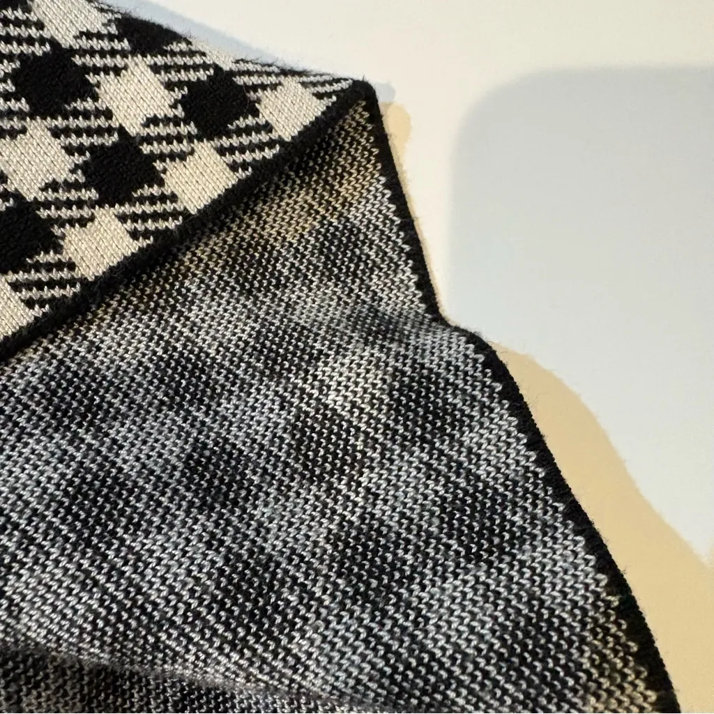 SAKS FIFTH AVENUE sleeveless, white and black knit checked sweater dress.size M - Image 10