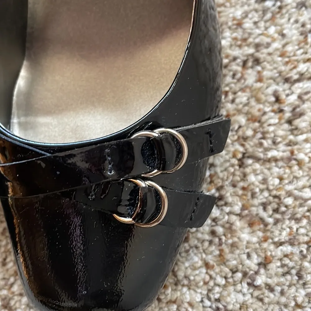 Black Patent Leather Me Too Formal Heels Size 7.5 M - Image 4