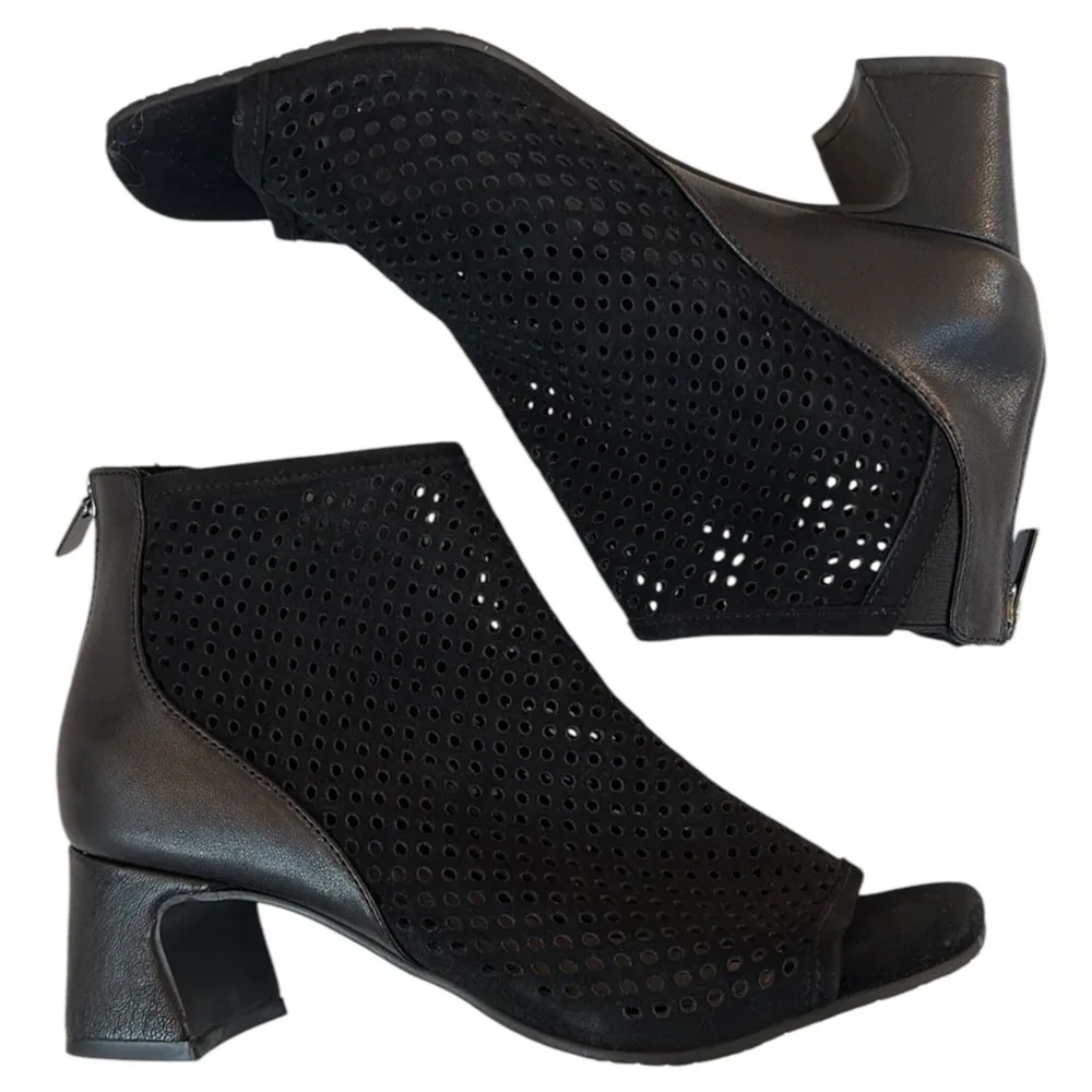 EUC NYDJ Leather Gabe Open Toe Booties Black Size 6.5 - Image 2