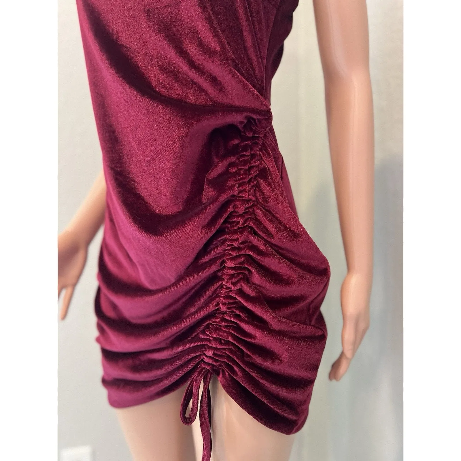 SHOWPO Beyond It Dress WINE Velvet Sz 8 Ruched Bodycon Mini party NWT #125 Red - Image 2