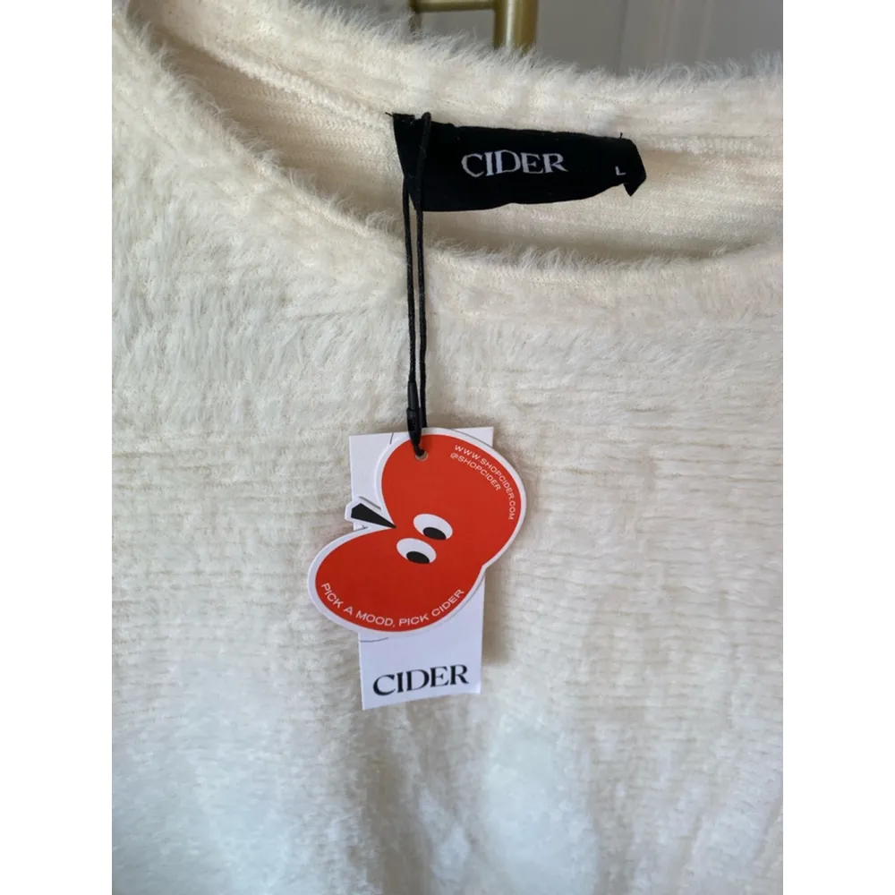 NWT Cider Fuzzy Soft Top White Parisian Autumn Winter Event Wedding Cozy Boho L - Image 4