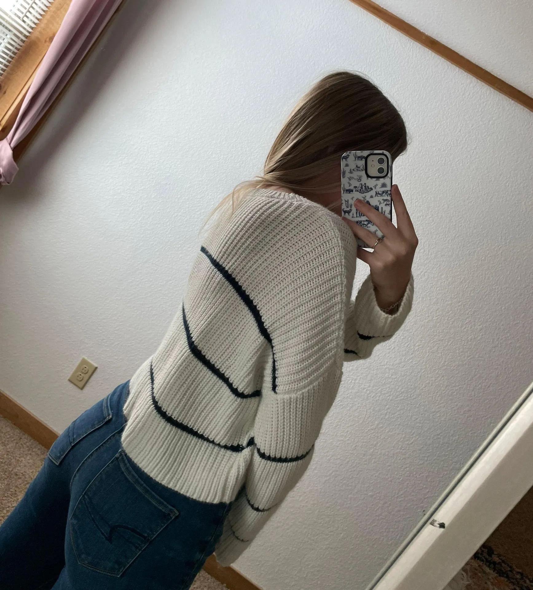 Cropped Sweater Size M - Image 2