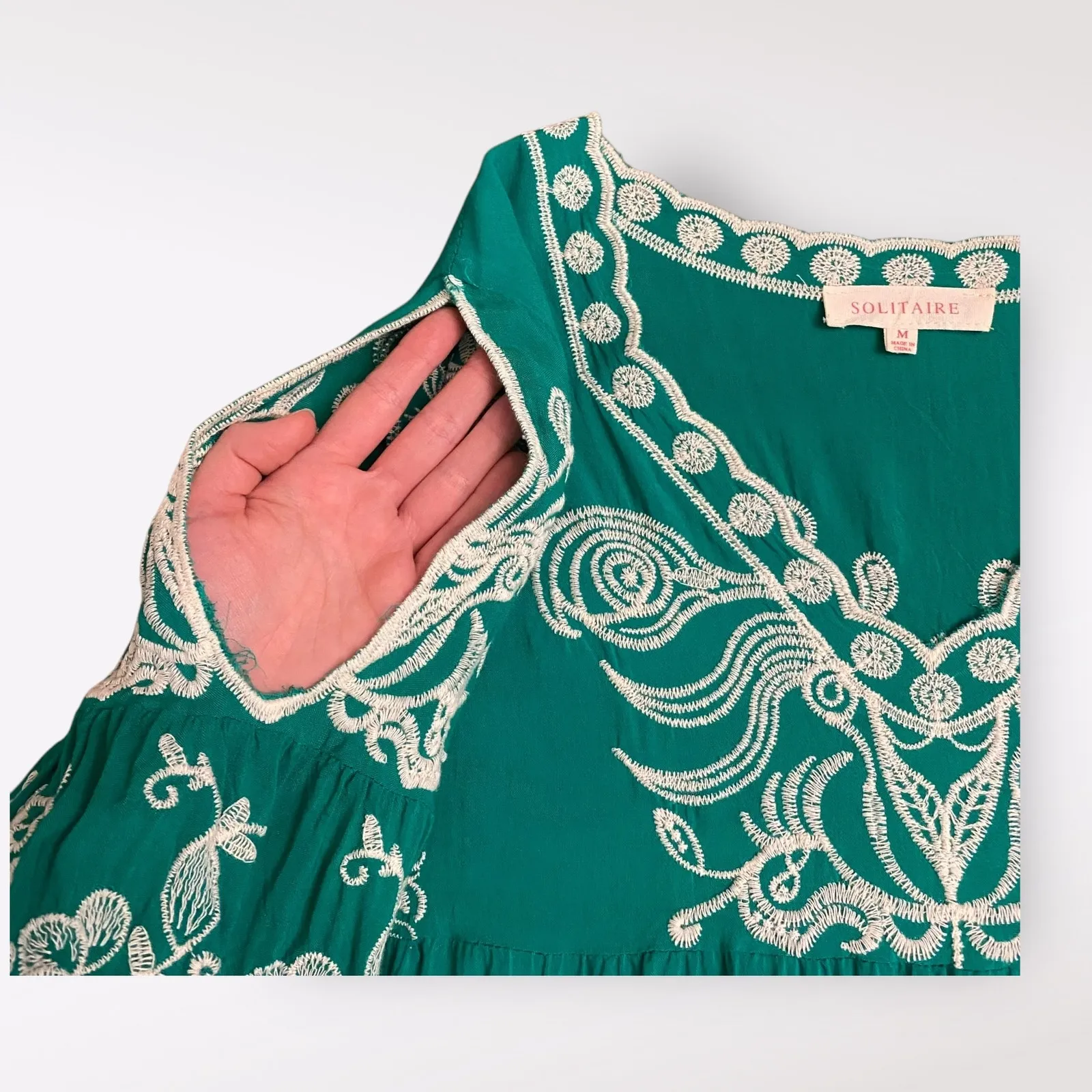 Solitaire Boho Emerald Green Embroidered Floral Cold Shoulder Top Size M Boho‎ - Image 4